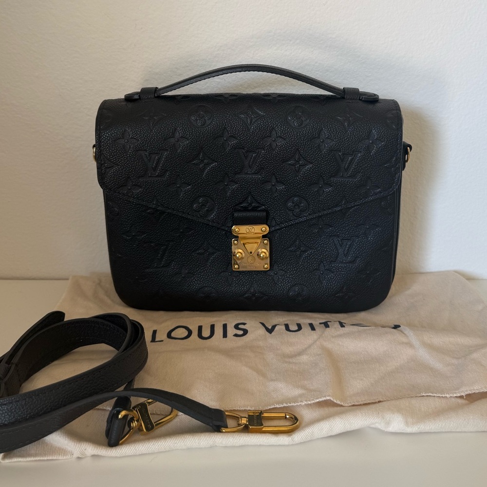 Louis Vuitton Pochette Métis Black Handbag Crossbody